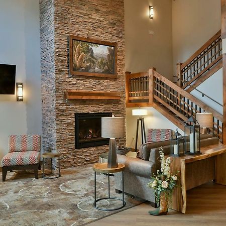 Grandstay Hotel & Suites Sisters Esterno foto