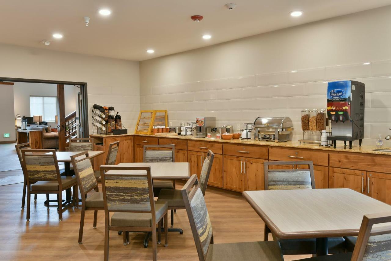Grandstay Hotel & Suites Sisters Esterno foto