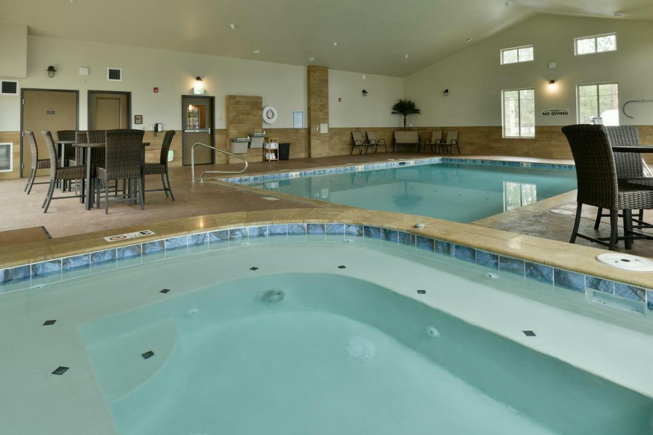 Grandstay Hotel & Suites Sisters Esterno foto