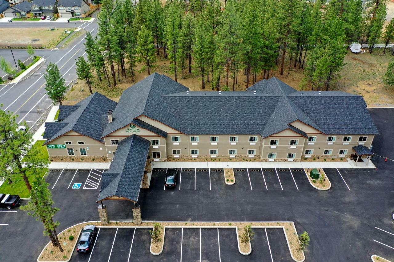 Grandstay Hotel & Suites Sisters Esterno foto