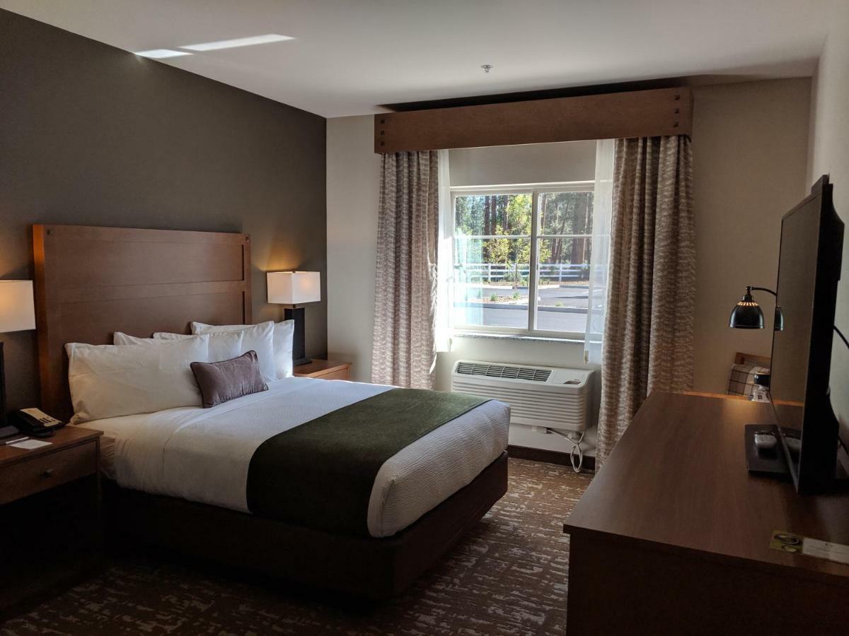 Grandstay Hotel & Suites Sisters Esterno foto